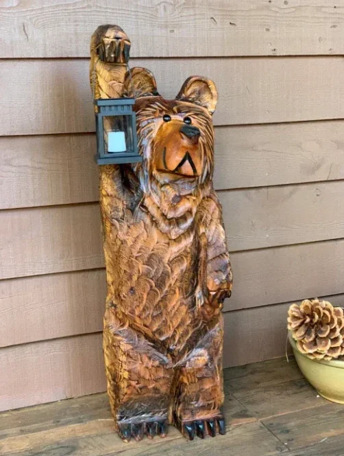 🎄Cedar carved Bear with solar lantern🌲