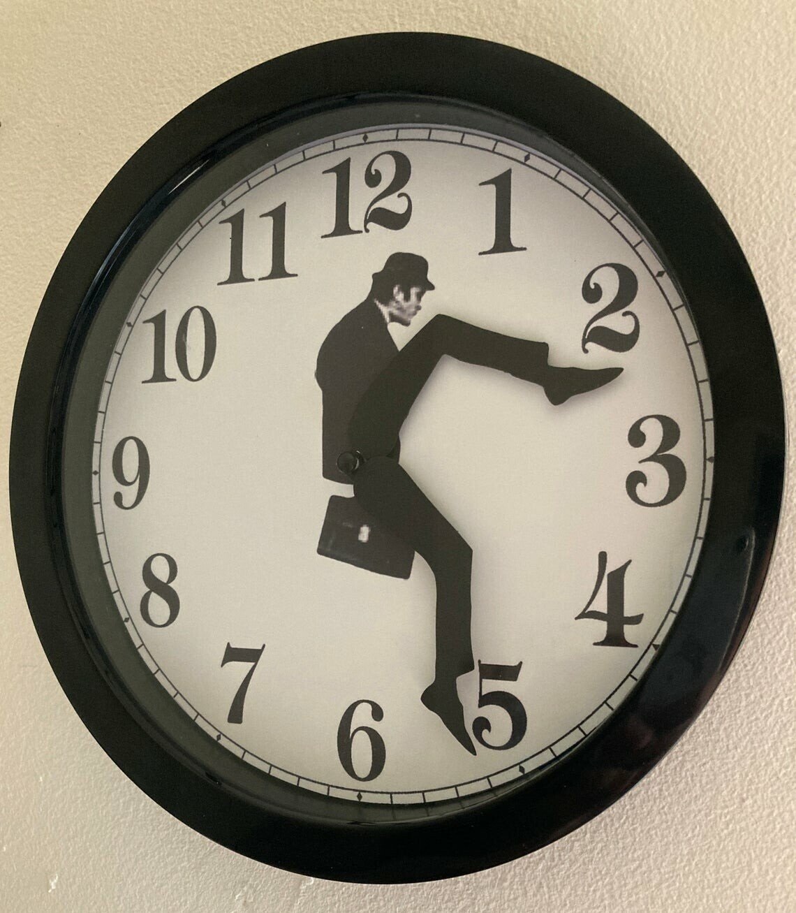 😂Silly Walk Wall Clock