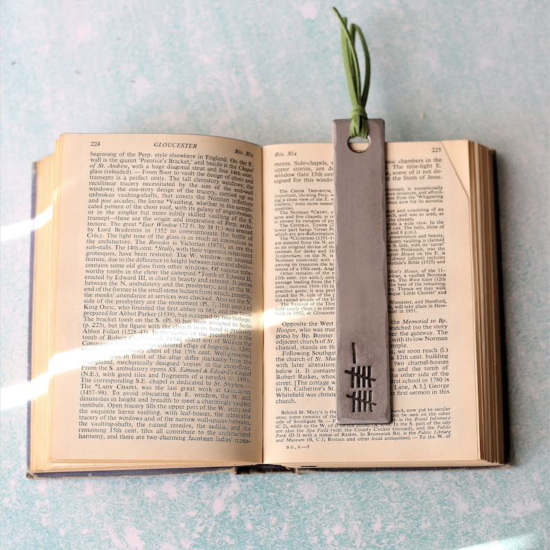 💑11th Anniversary Steel Bookmark - Timeless Symbol of Love