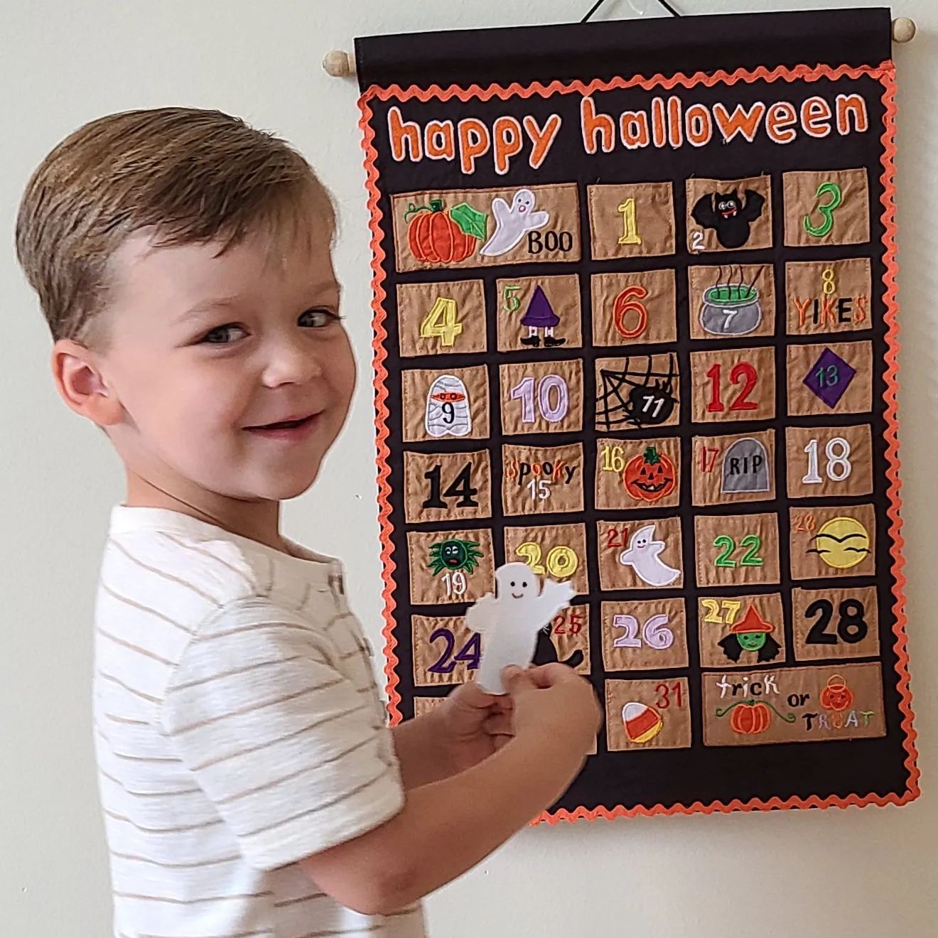 Halloween Countdown Advent Calendar Wall Hanging Fabric Décor by My Growing Season for Kids and Family Activity