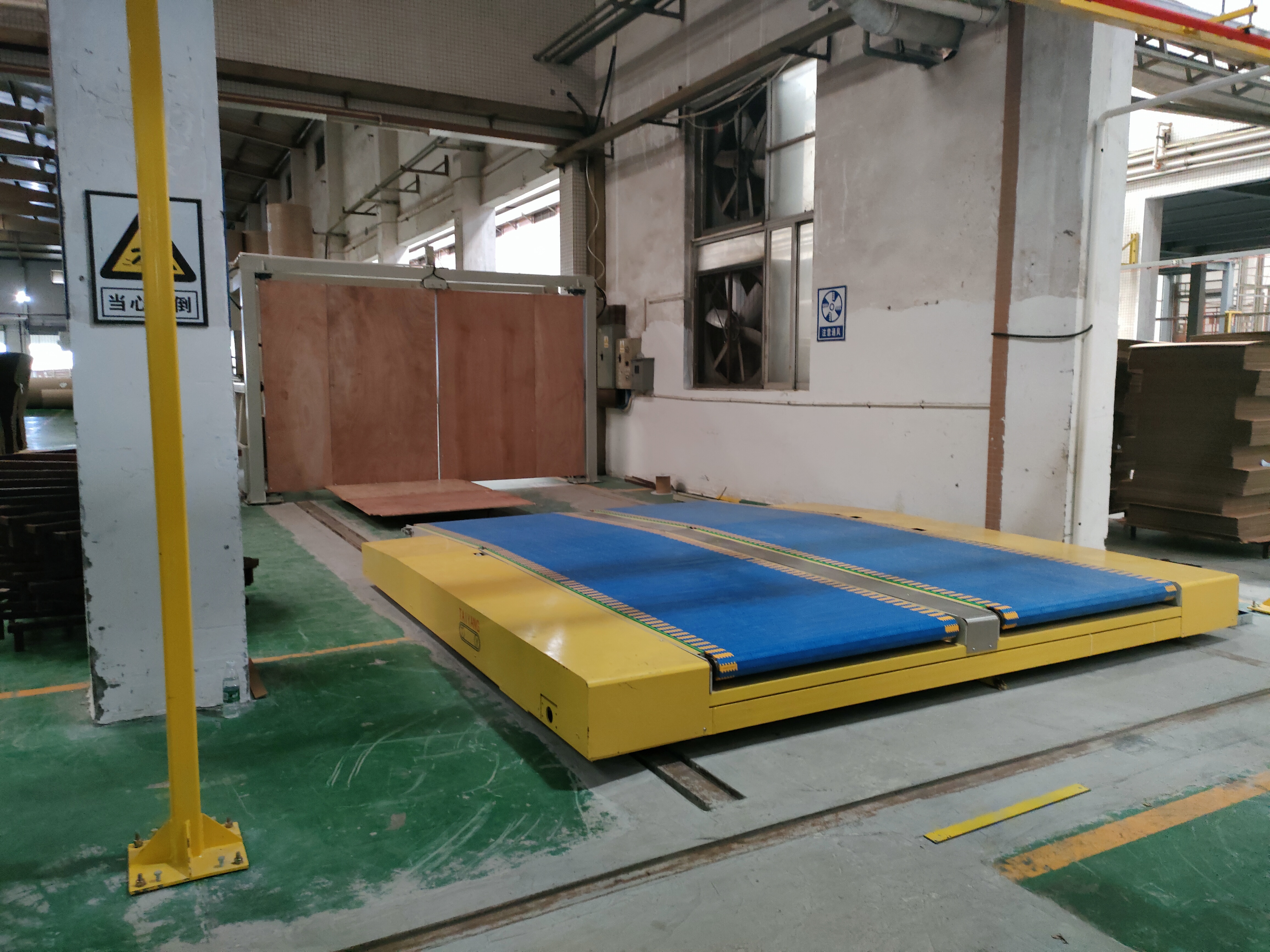 automatic cardboard discharging logistics system