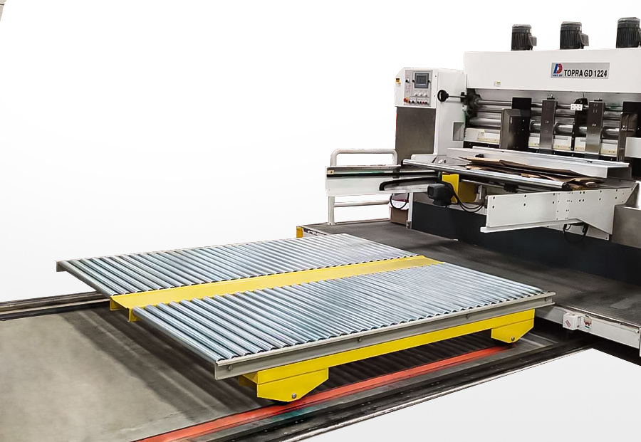 Roller Conveyor in front of Printer