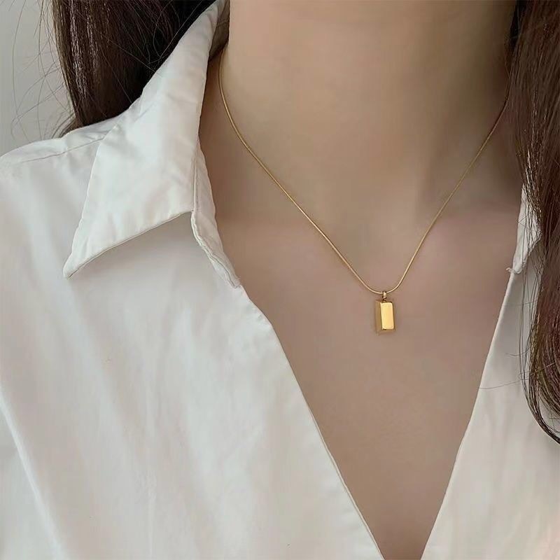 Solid Small Gold Brick Clavicle Necklace