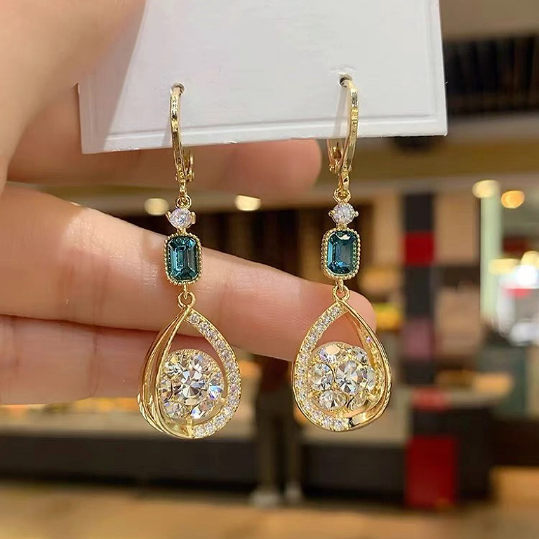Fashion Sparkling Diamond Earrings