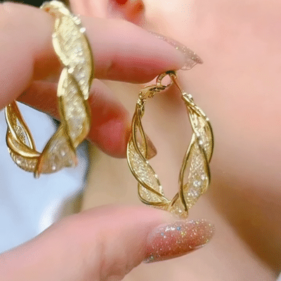 🎁 Fashion Twist Earrings