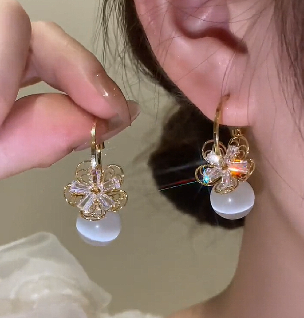 Flower opal earrings