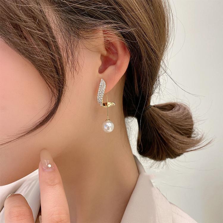 Fashion Pearl Tassel Earrings