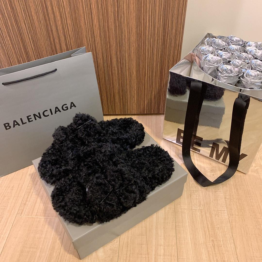 Balenciaga new wool slippers 