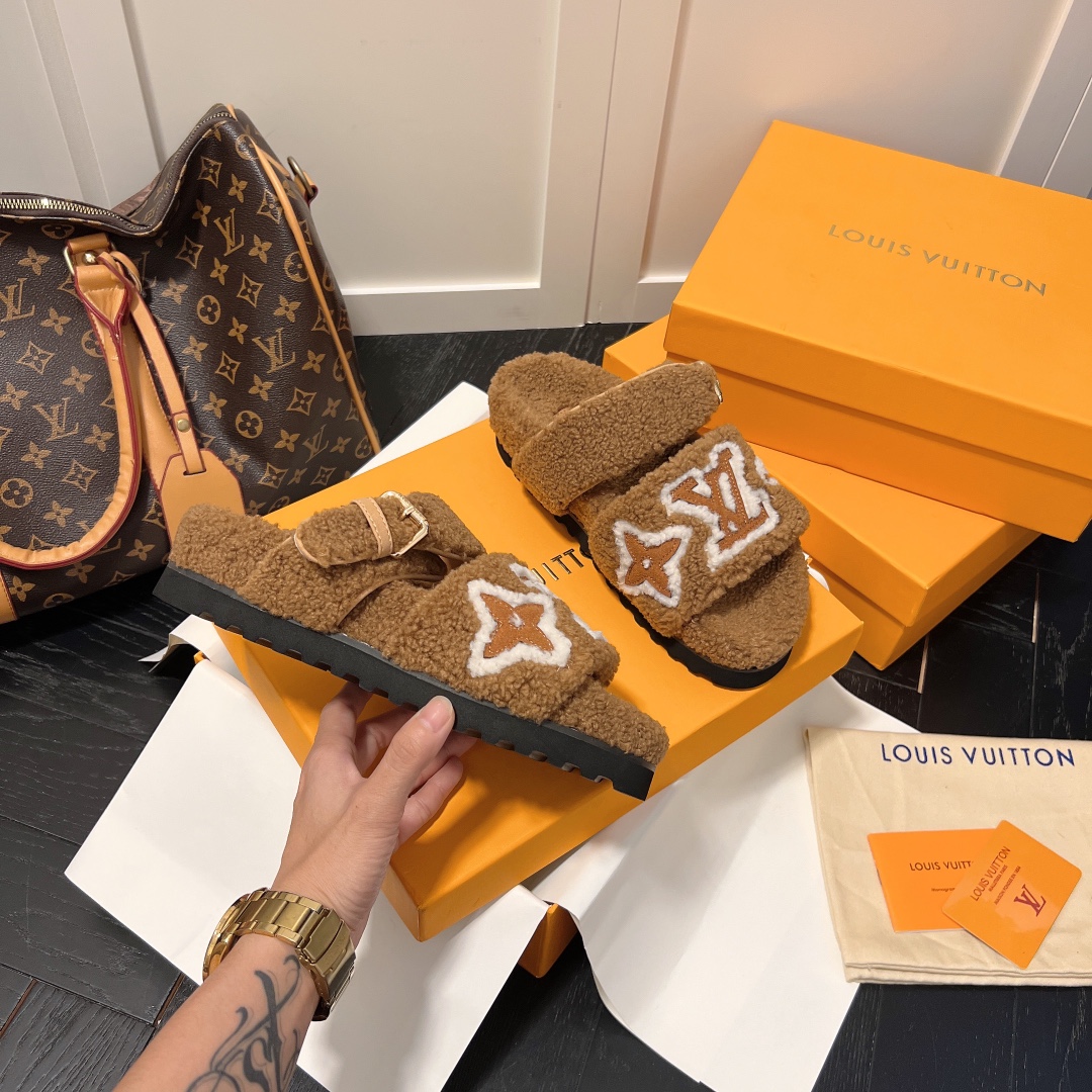 Louis Vuitton autumn & winter wool slippers with buckle