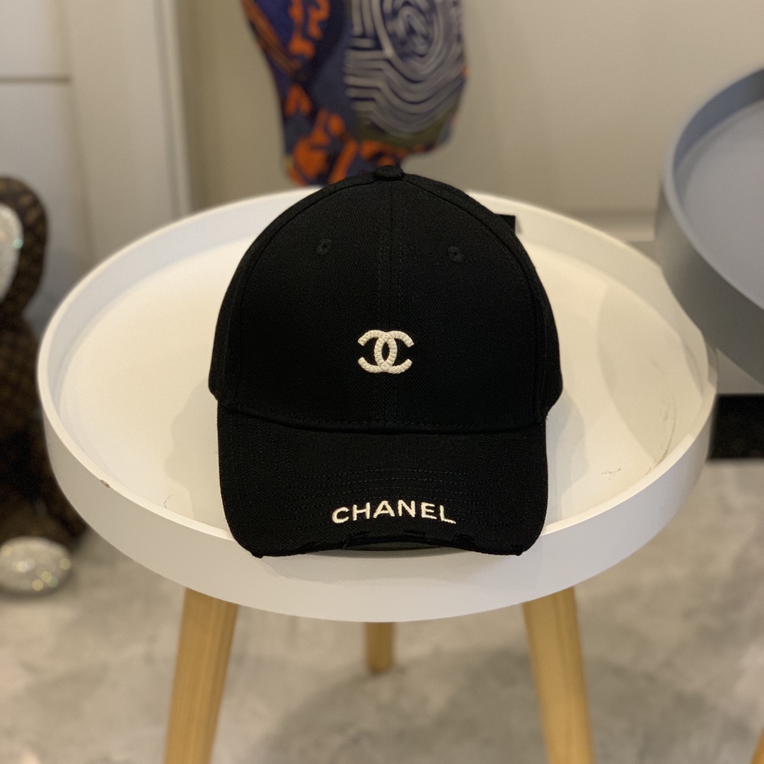 Classic Chanel LOGO embroidered baseball cap （Unisex）
