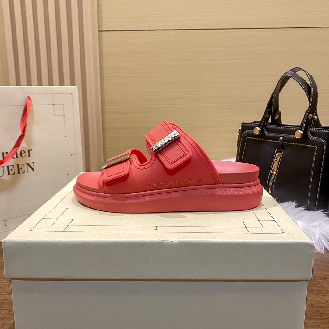 Mcqueen women thick sole sandals 