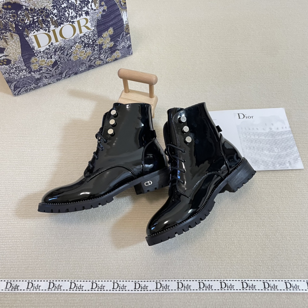 Christian Dior CD-type patent leather ankle boots