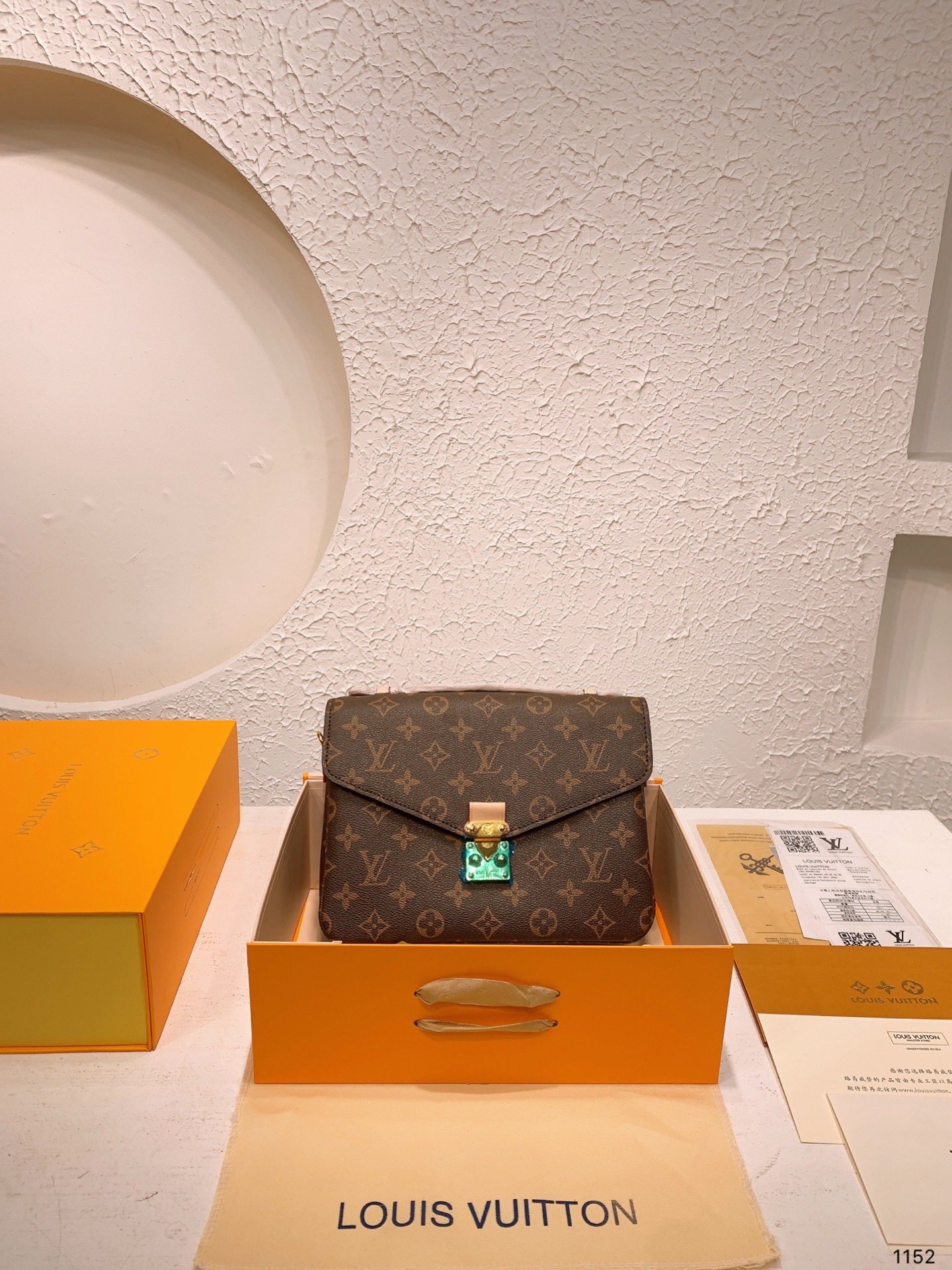 LV Louis Vuitton Messenger Bags