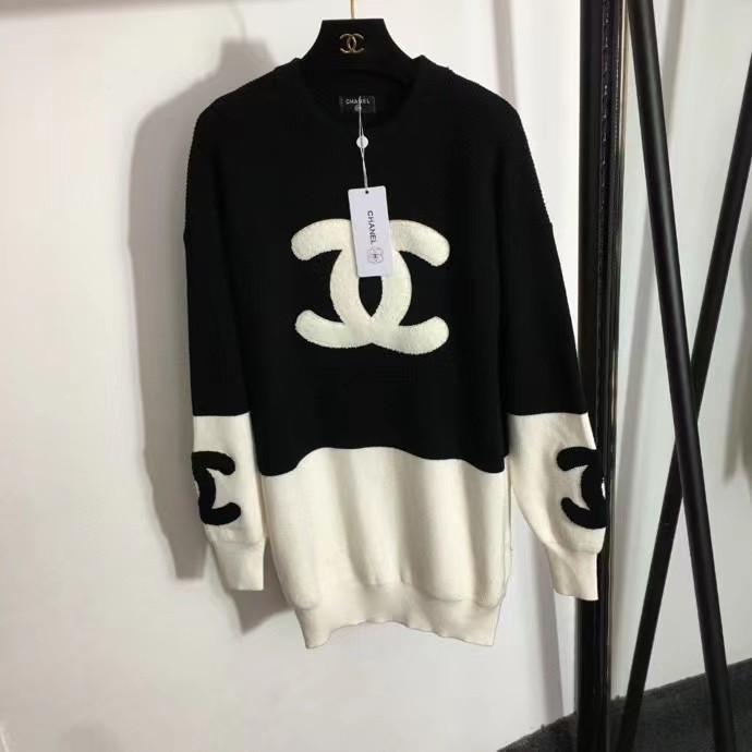 Chanel flocking embroidery LOGO black and white stitching knitted dress