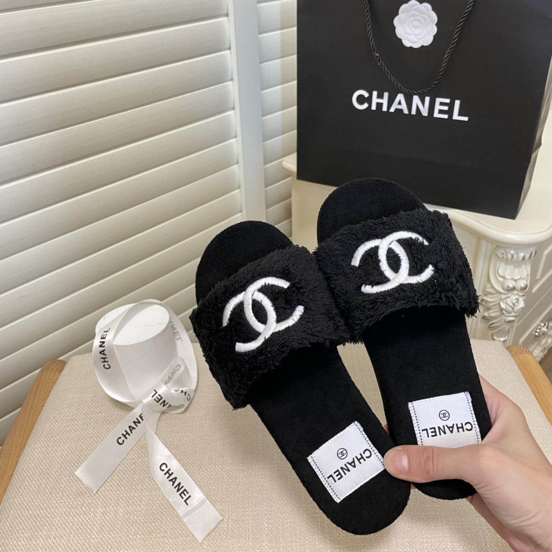 Chanel double-C winter wool slippers 