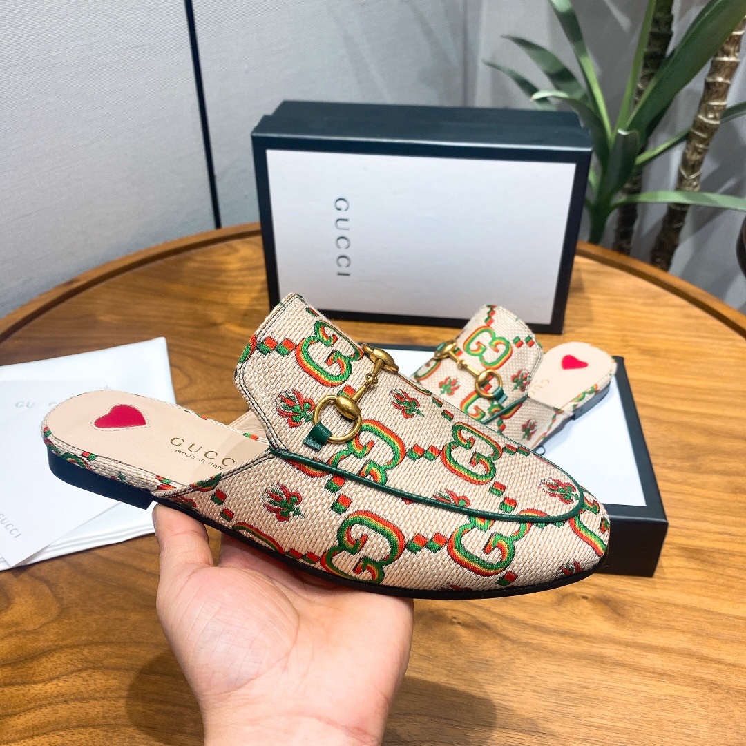 Gucci classic close toe slippers