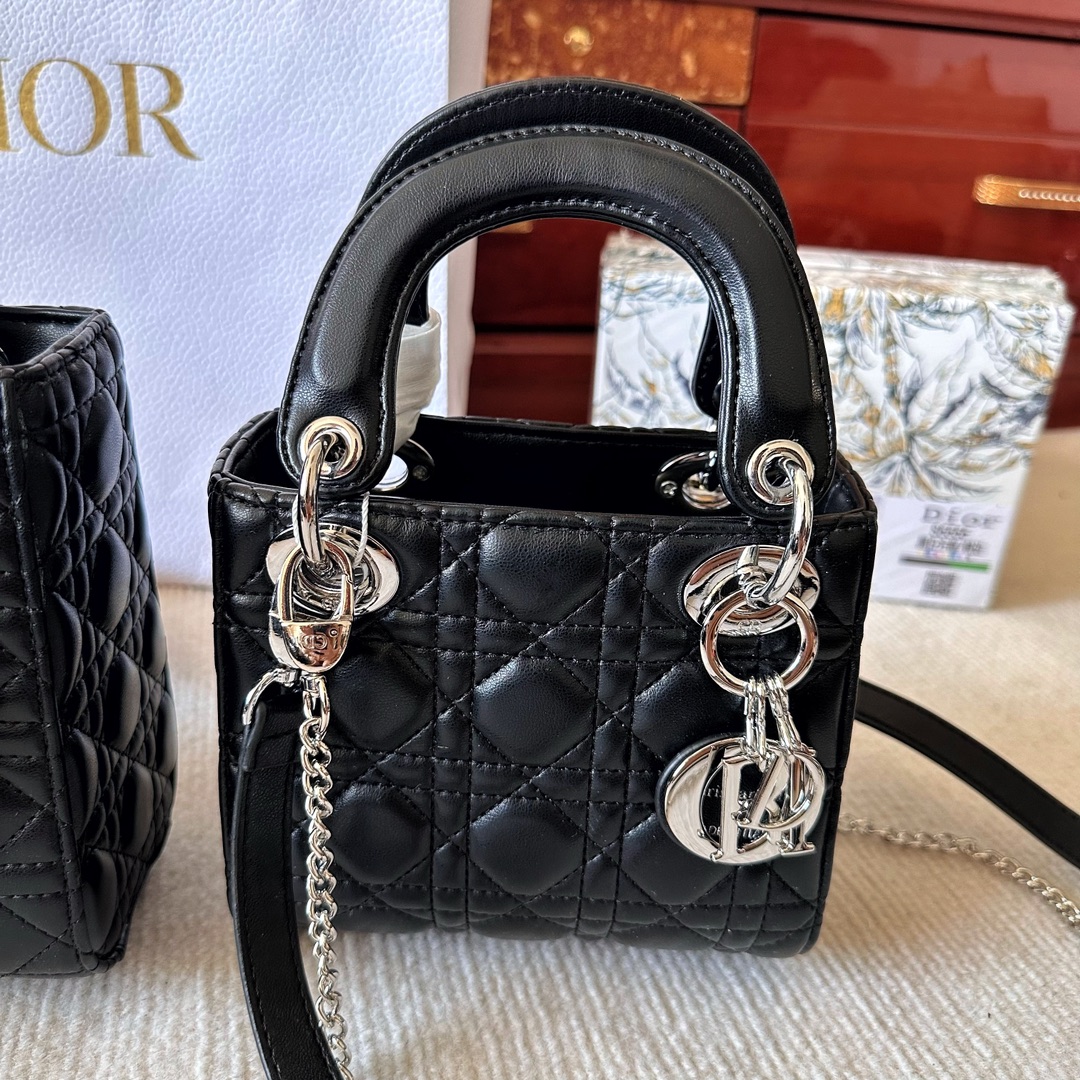 chanel diana bag