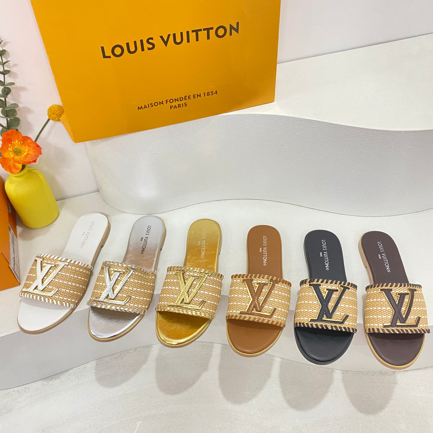 LV 2023 hot style embossed logo embroidered string leather flat slippers