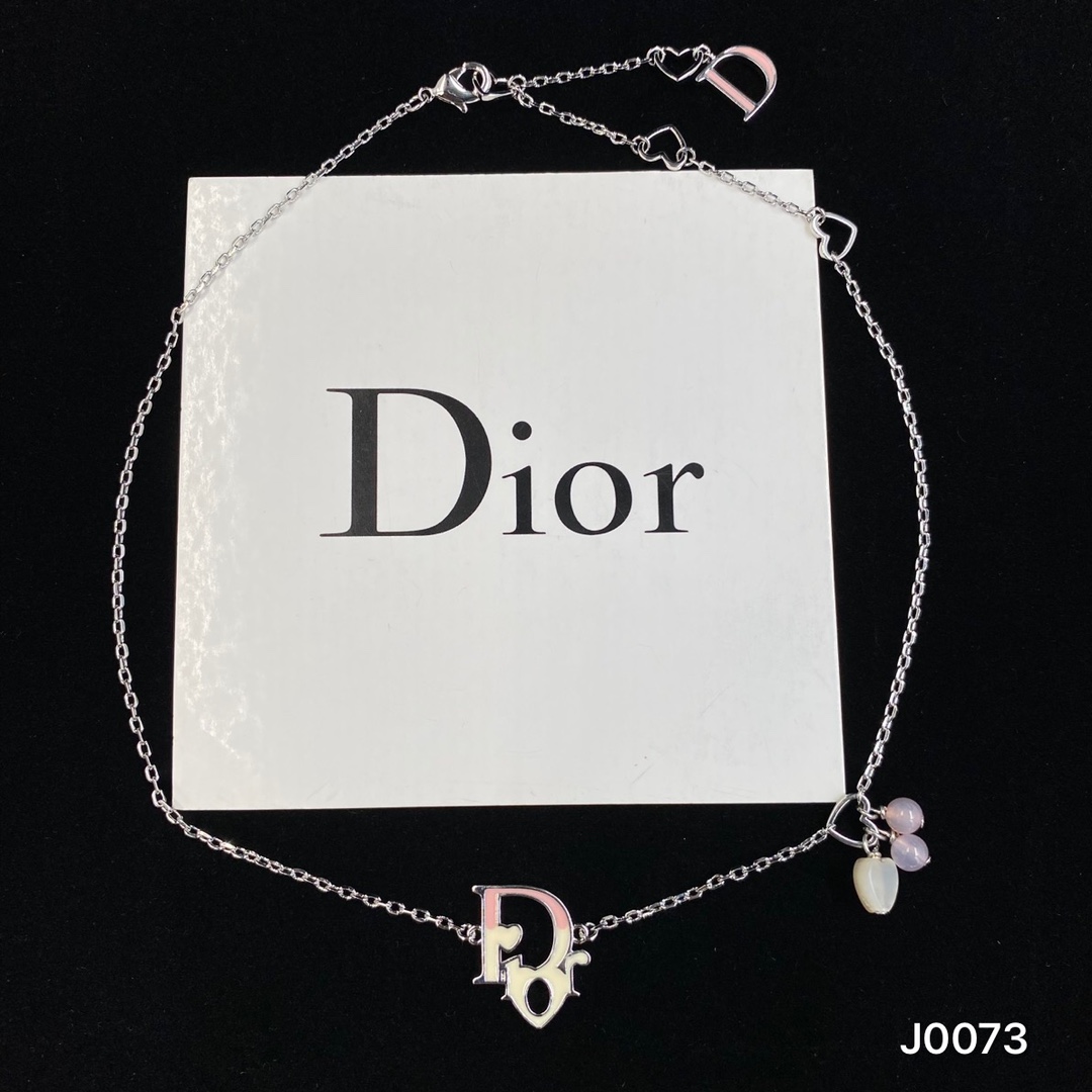 Dior fashion trend necklace