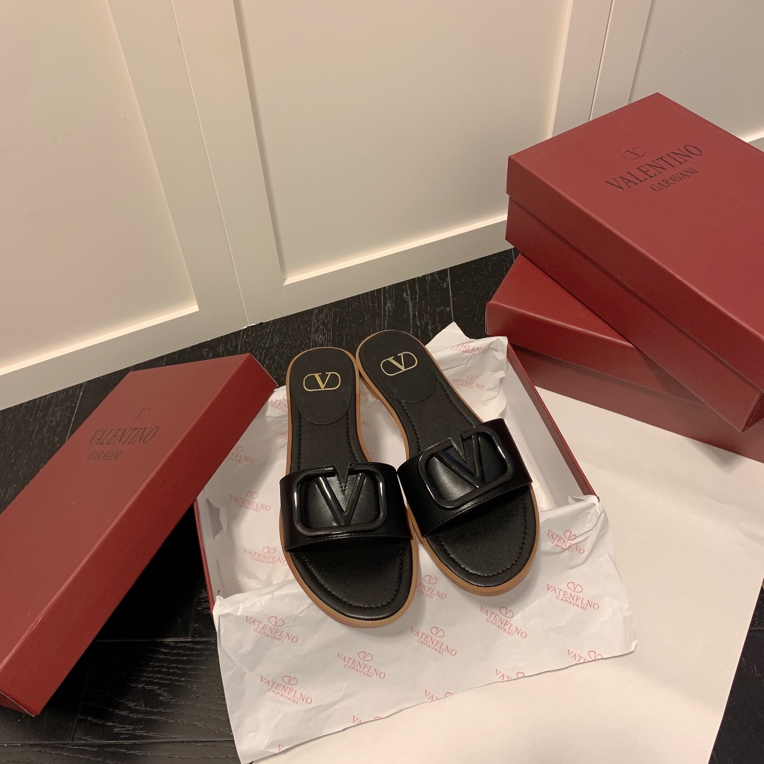Valentino spring and summer new V flat slippers