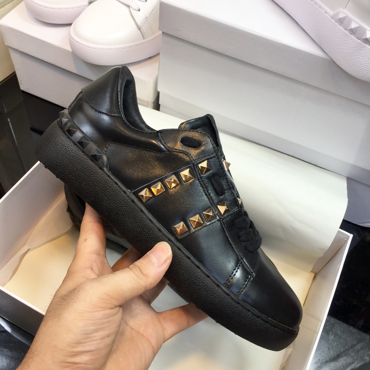 Valentino new retro casual shoes with rivets 
