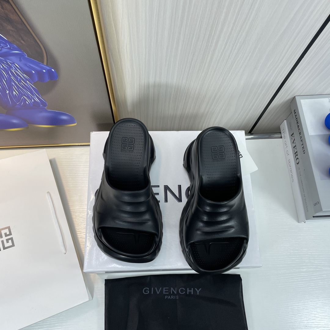 Givenchy Fire Marshmallow Slippers