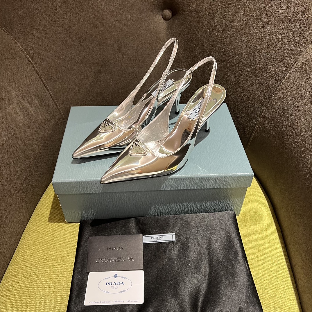 Prada's 2023ss early spring new product, this high-heeled shoe with a back strap