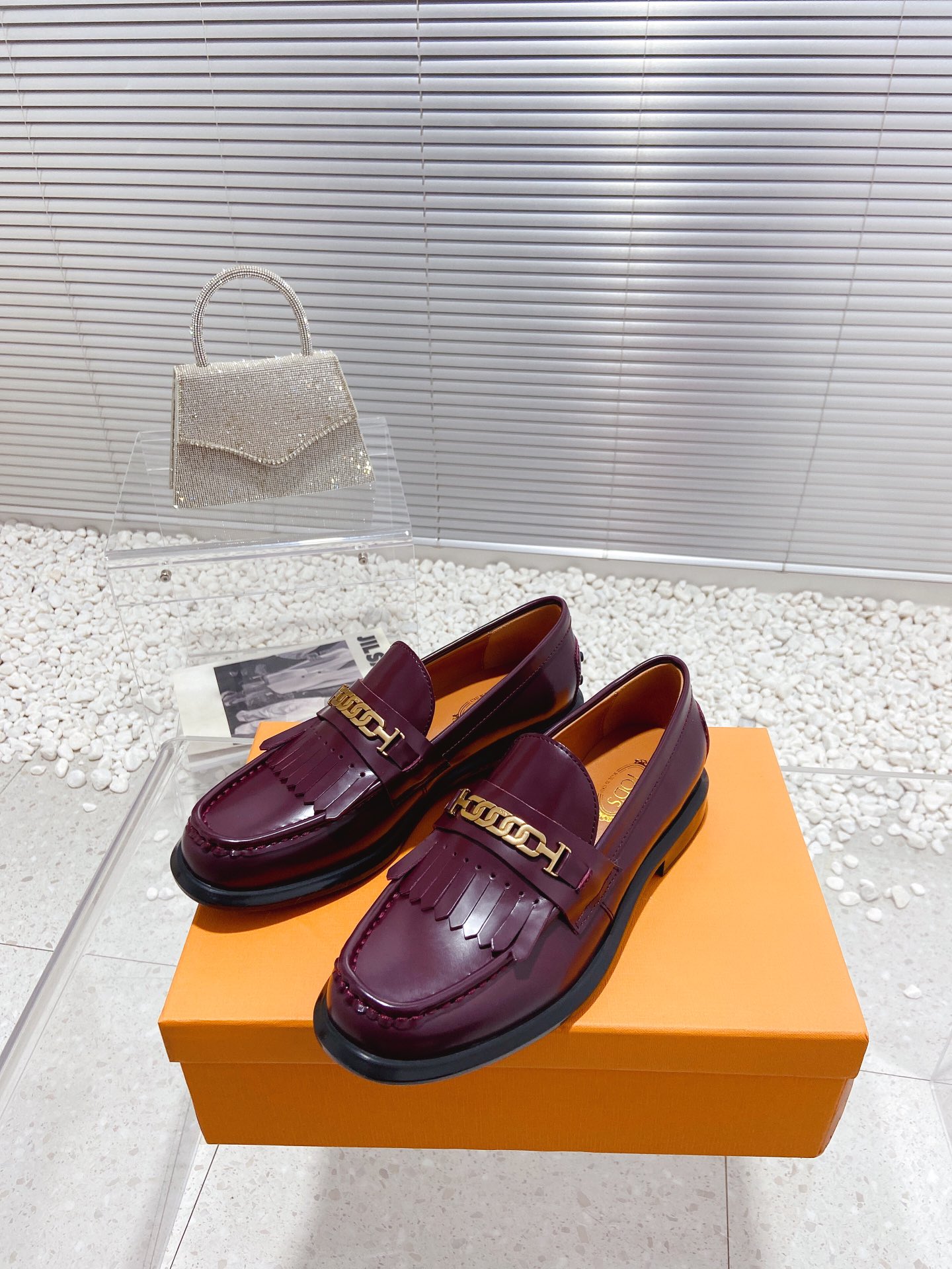 TODS latest metal buckle British retro tassel loafers