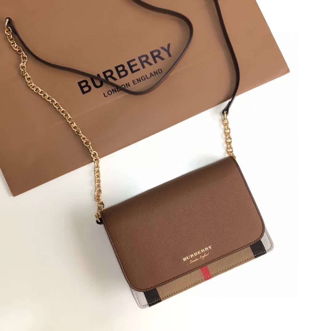 Burberry fashion style handbags