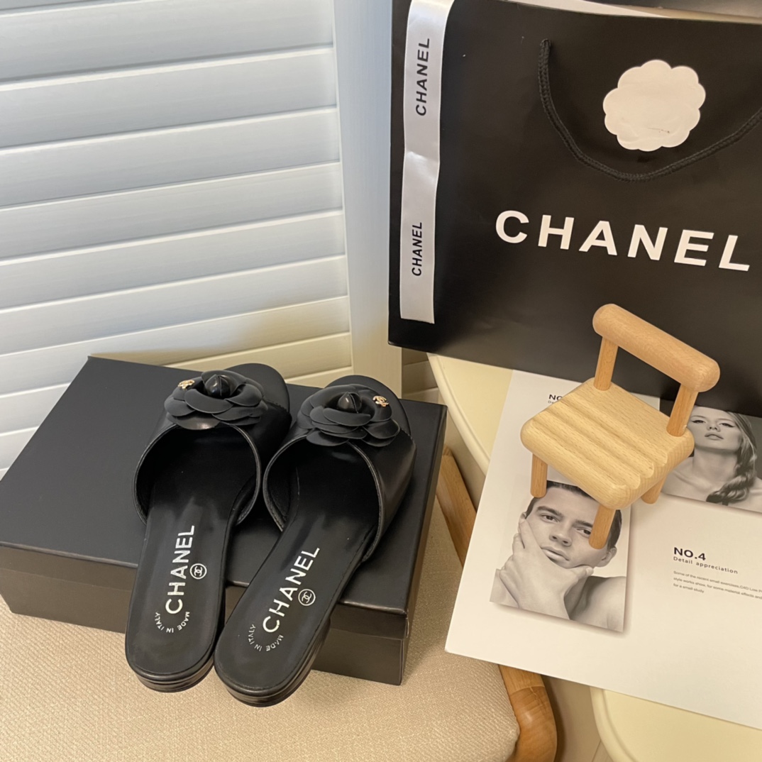CHANEL SLIPPERS