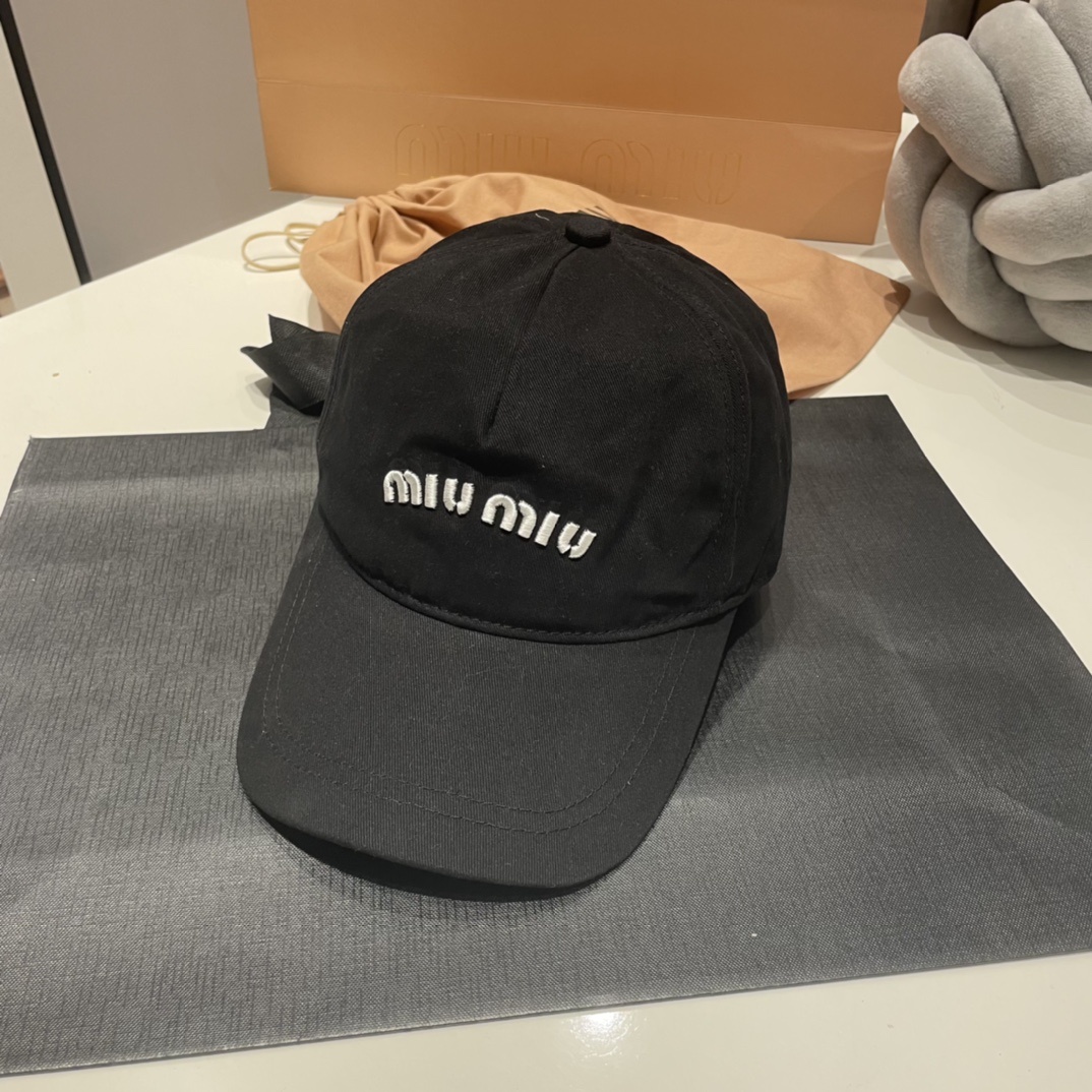 Miu Miu casual fashion baseball hats