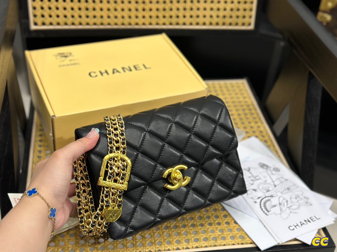 Chanel2023 latest letter chain armpit bag