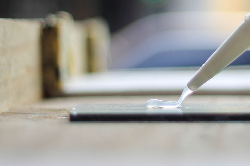 A General Introduction Of The Glue Using On The Screen Protector-Mohave