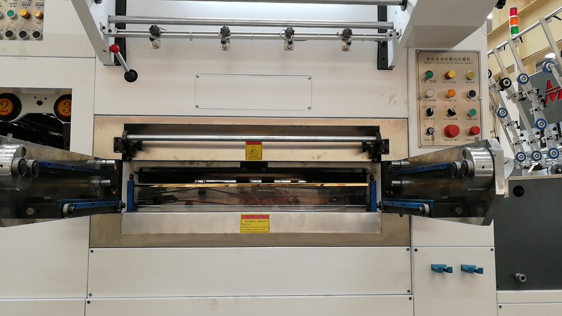 Automatic Platen Die Cutting Machine | Automatic Flatbed Diecutting Machine 1060 