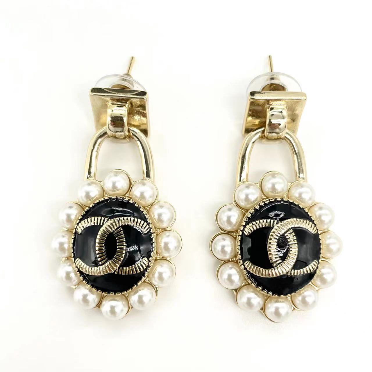 CHANEL Classic Vintage Earring