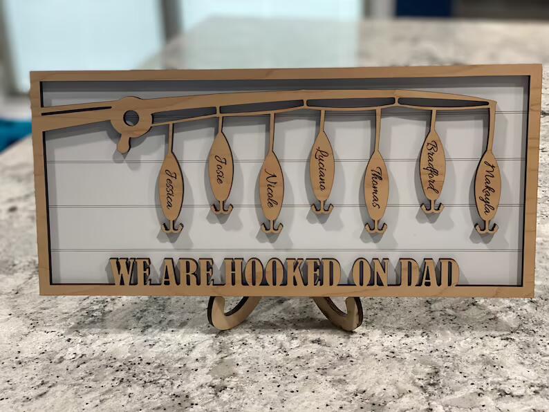 Hooked on Dad/Grandpa engraved sign, gifts for papa, fishing sign, Father’s Day plaque, gifts for him, personalized Father’s Day gifts.