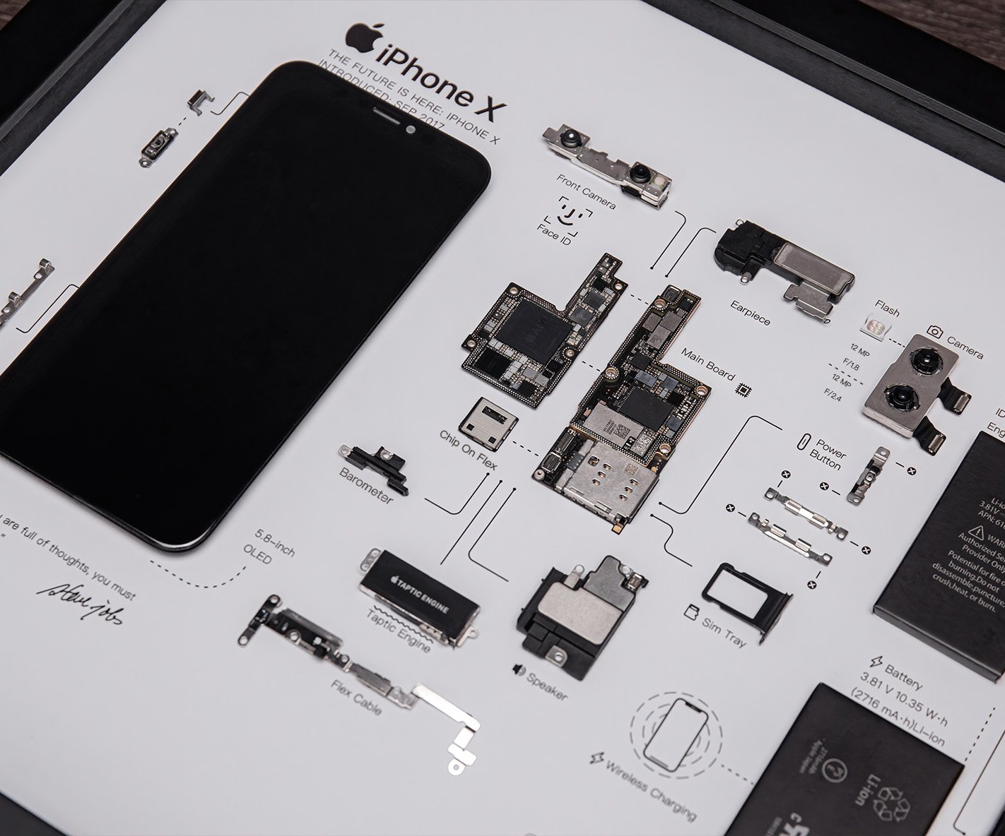 日本初上陸】iPhone分解アート作品を手掛ける「GRID STUDIO」が
