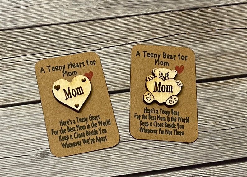 Nonna Hug - Teeny Tiny Nonna Heart - Ideal mothers day gift with free message on rear for Mum, Mam, Mom, Nonna, Gran, Nan, Nanny, Granma,