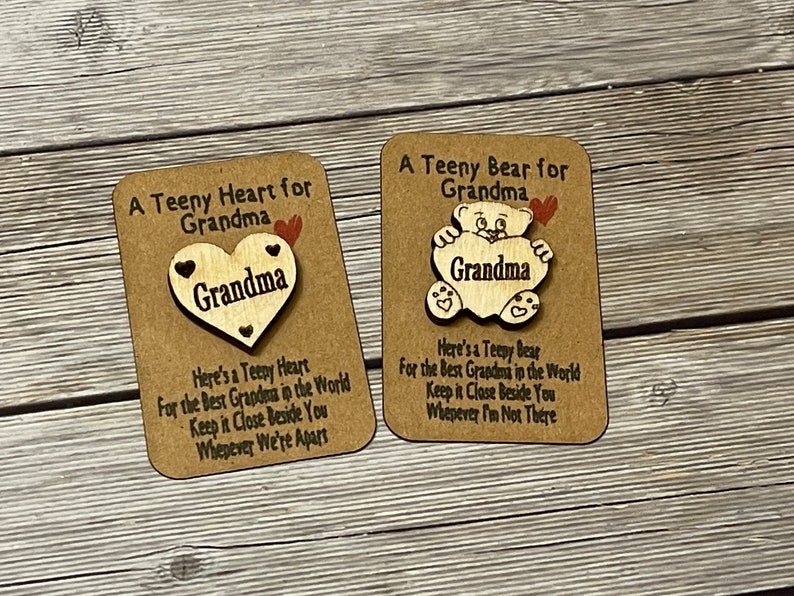 Nonna Hug - Teeny Tiny Nonna Heart - Ideal mothers day gift with free message on rear for Mum, Mam, Mom, Nonna, Gran, Nan, Nanny, Granma,