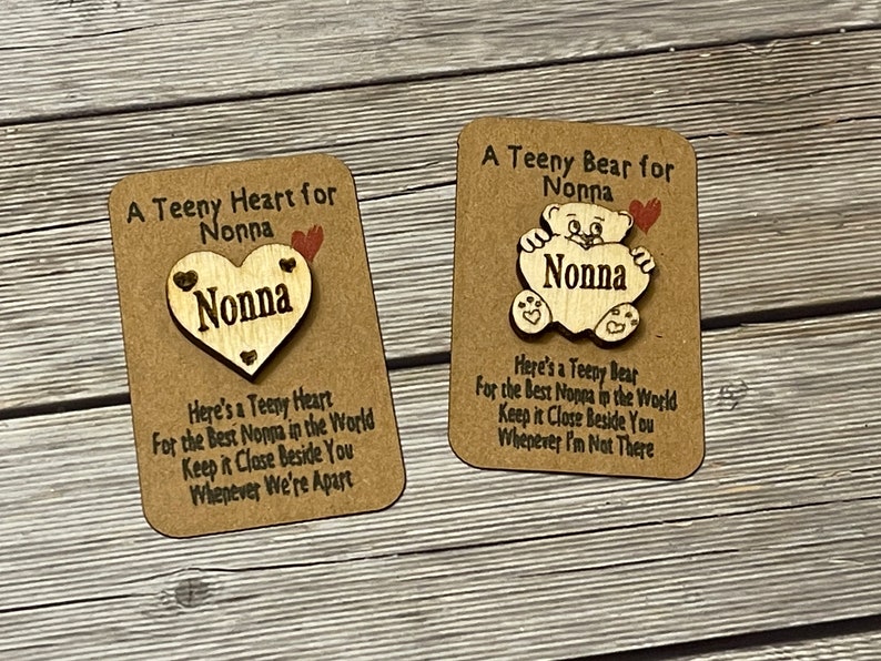 Nonna Hug - Teeny Tiny Nonna Heart - Ideal mothers day gift with free message on rear for Mum, Mam, Mom, Nonna, Gran, Nan, Nanny, Granma,