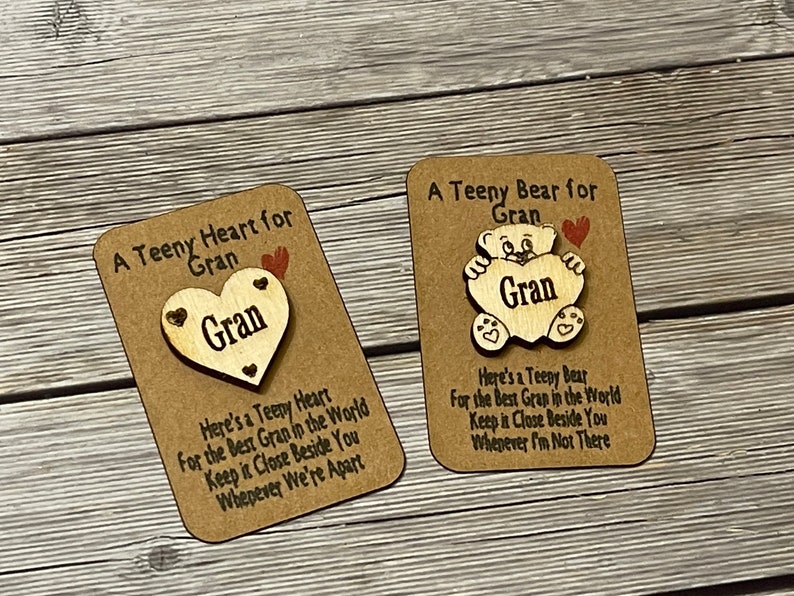 Nonna Hug - Teeny Tiny Nonna Heart - Ideal mothers day gift with free message on rear for Mum, Mam, Mom, Nonna, Gran, Nan, Nanny, Granma,