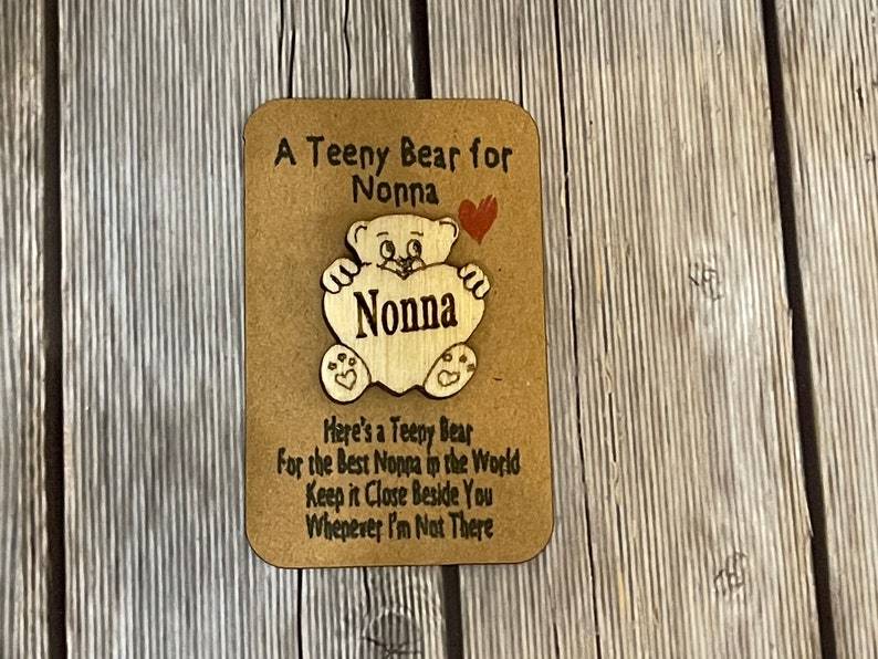 Nonna Hug - Teeny Tiny Nonna Heart - Ideal mothers day gift with free message on rear for Mum, Mam, Mom, Nonna, Gran, Nan, Nanny, Granma,