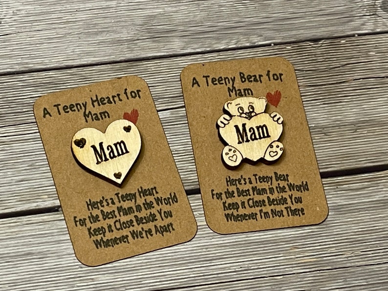 Nonna Hug - Teeny Tiny Nonna Heart - Ideal mothers day gift with free message on rear for Mum, Mam, Mom, Nonna, Gran, Nan, Nanny, Granma,