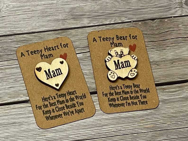 Nonna Hug - Teeny Tiny Nonna Heart - Ideal mothers day gift with free message on rear for Mum, Mam, Mom, Nonna, Gran, Nan, Nanny, Granma,