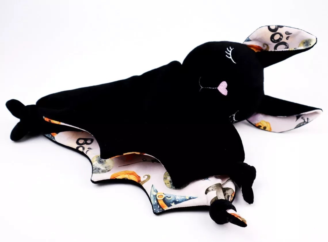 PRE-SALE,STOCK IN 20TH AUGUST.(LIMITED STOCK)PERSONALIZED HALLOWEEN BABY BAT SECURITY BLANKET