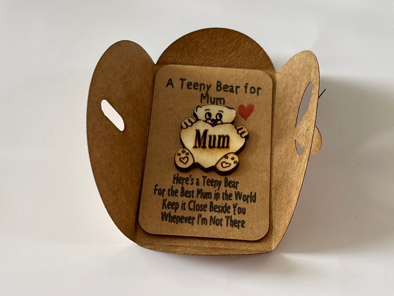 Nonna Hug - Teeny Tiny Nonna Heart - Ideal mothers day gift with free message on rear for Mum, Mam, Mom, Nonna, Gran, Nan, Nanny, Granma,