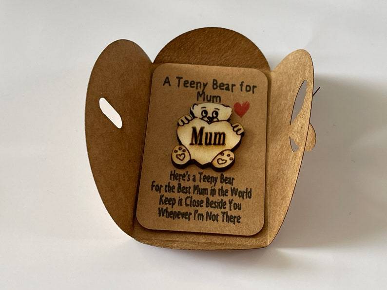 Nonna Hug - Teeny Tiny Nonna Heart - Ideal mothers day gift with free message on rear for Mum, Mam, Mom, Nonna, Gran, Nan, Nanny, Granma,