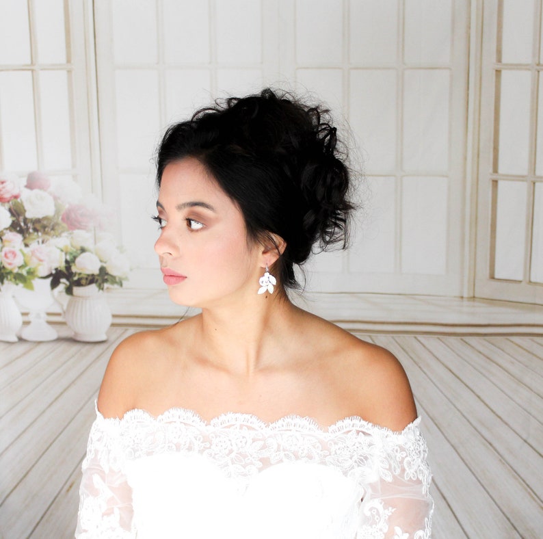 💒💒Crystal Bridal earrings, Bridal jewelry, Gold Wedding earrings for Bride, White opal crystal earrings, Wedding jewelry for Bride