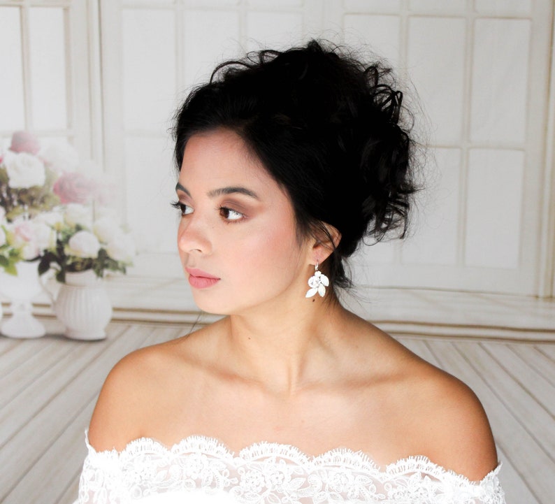 💒💒Crystal Bridal earrings, Bridal jewelry, Gold Wedding earrings for Bride, White opal crystal earrings, Wedding jewelry for Bride