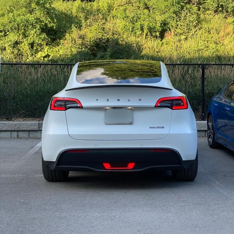 Tesla Model Y Arka Tampon Aydinlatma(2019-2023)